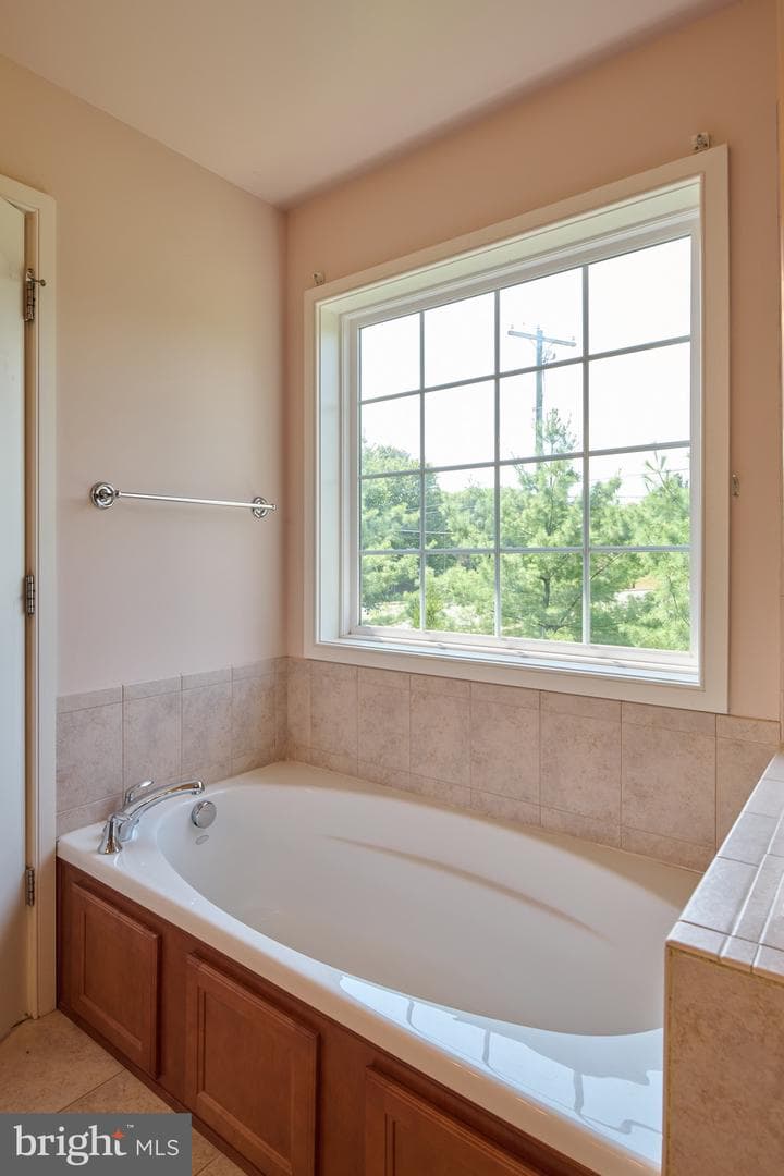 185 Wiltree Court photo 32