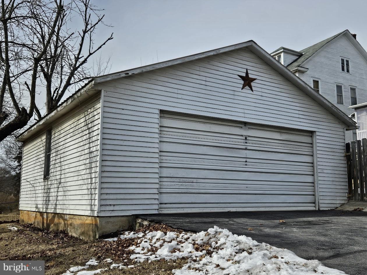 372 E High Street photo 3