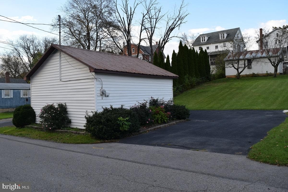 372 E High Street photo 6