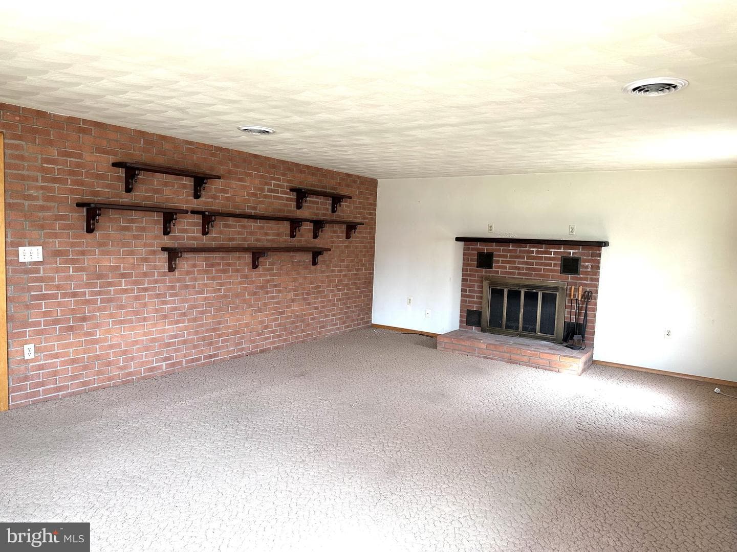 228 N McAllister Street photo 2