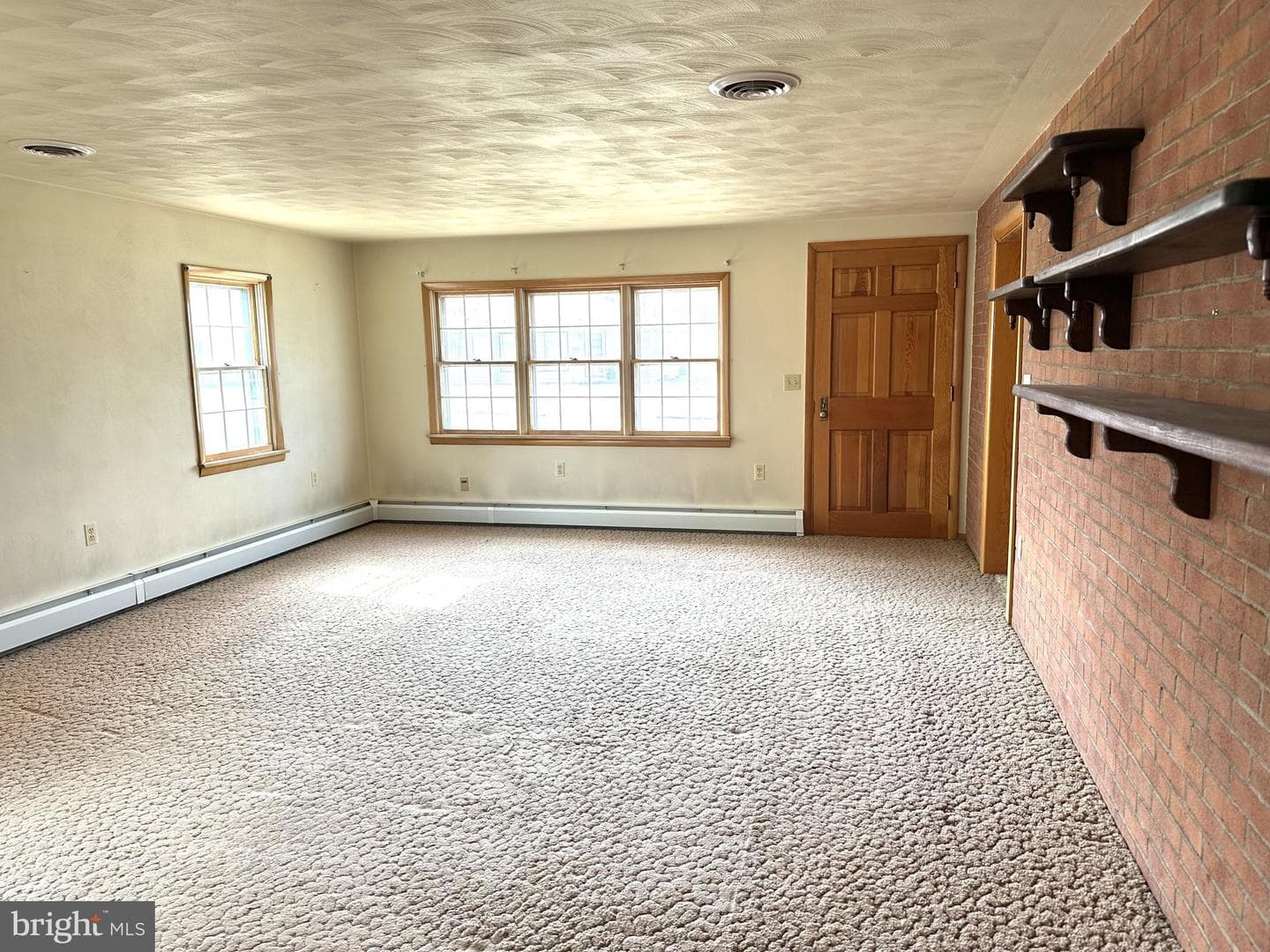 228 N McAllister Street photo 4
