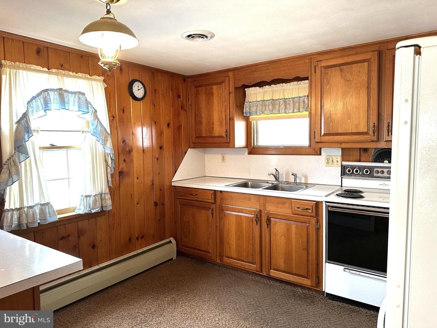 228 N McAllister Street photo 5