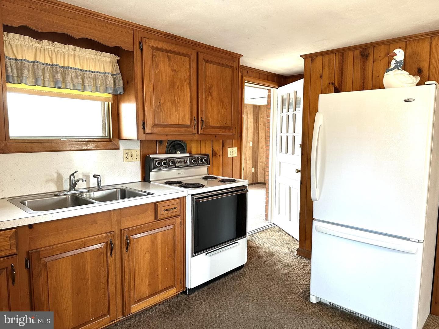 228 N McAllister Street photo 6