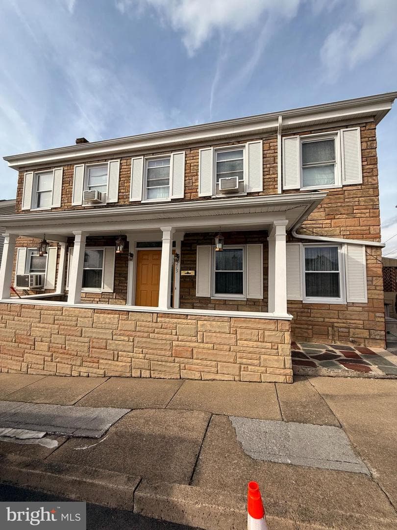 215 E High Street photo 2