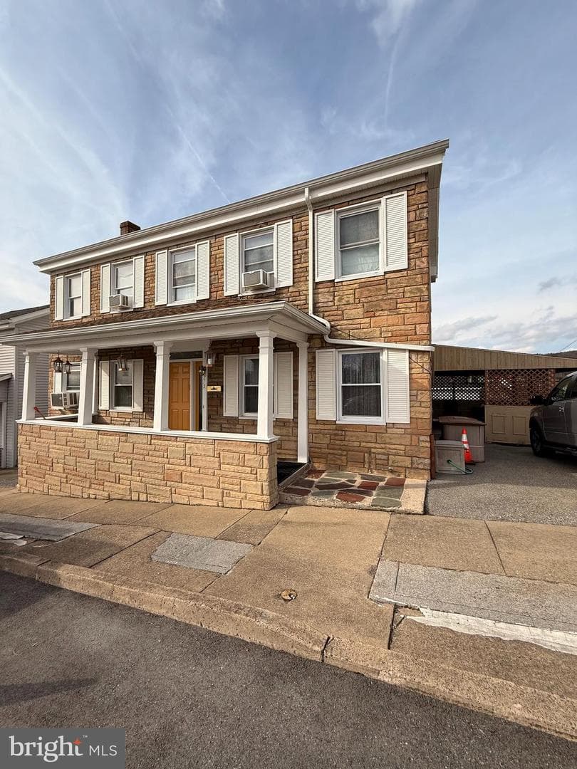 215 E High Street photo 3
