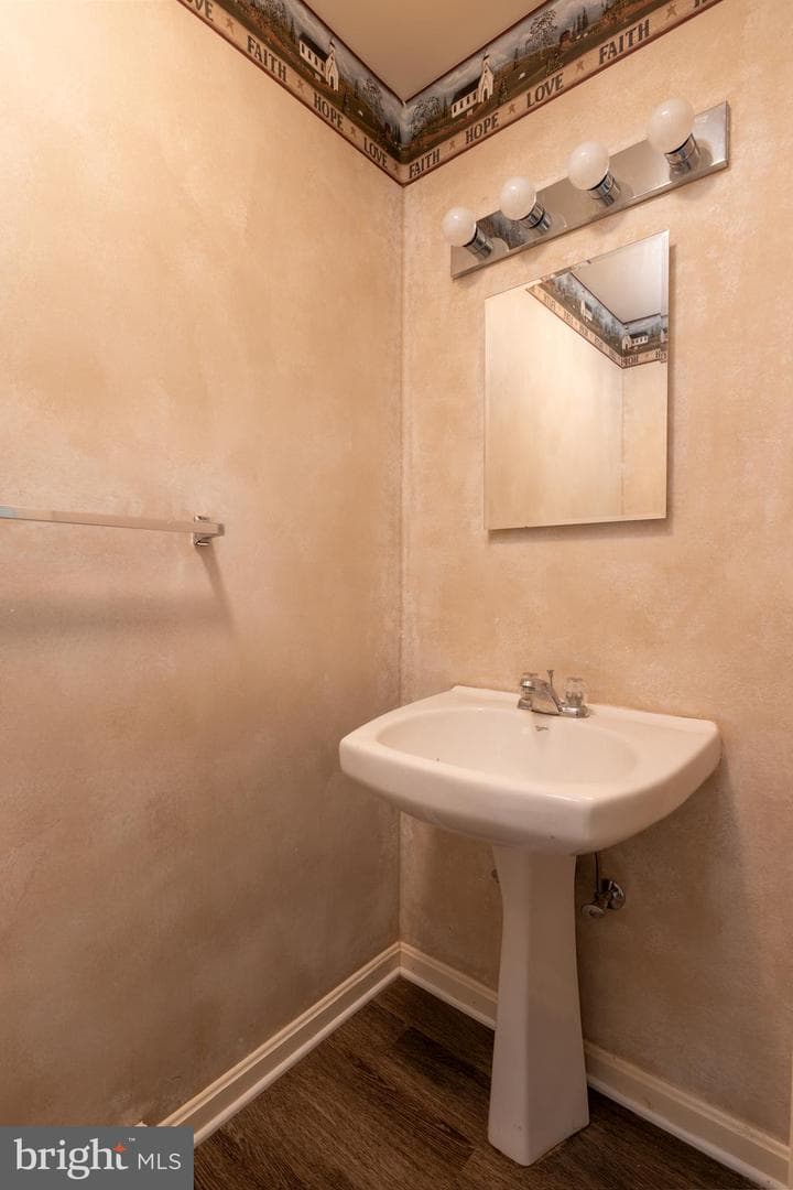 307 Chadham Court photo 8