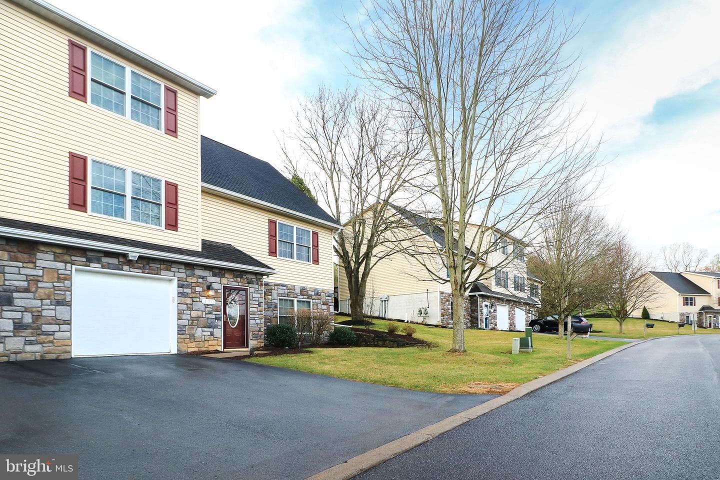 120 Faust Circle photo 4