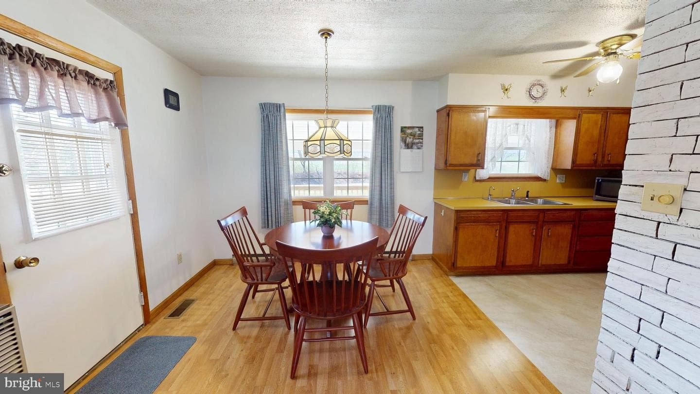 196 Scenic Drive photo 8
