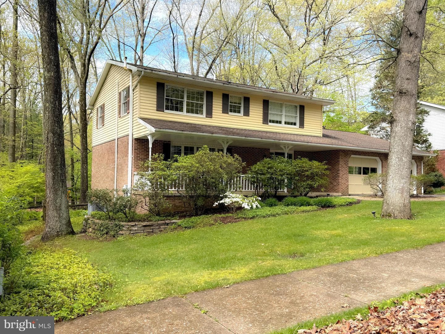 564 Lanceshire Lane photo 2