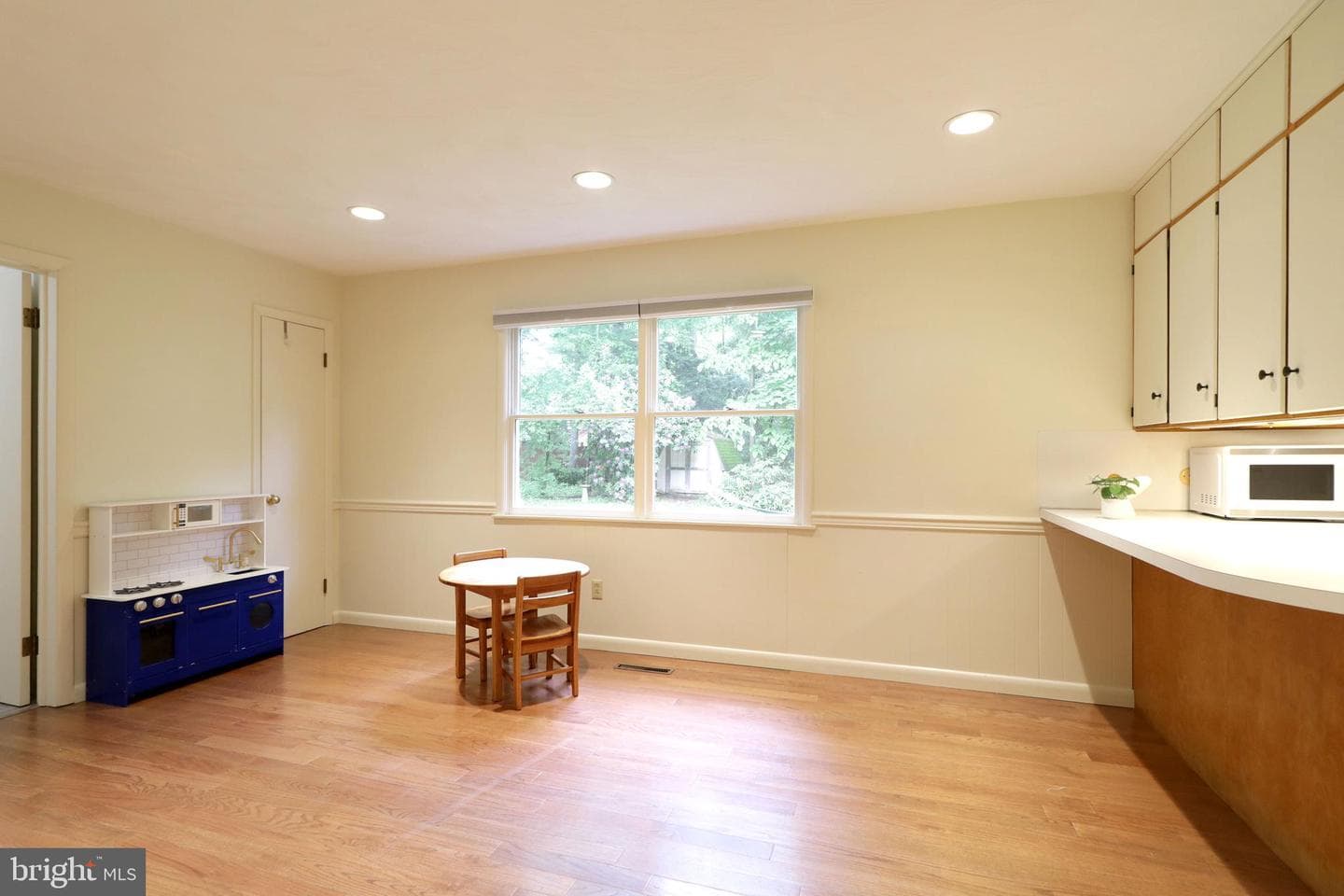 131 W Marylyn Avenue photo 16