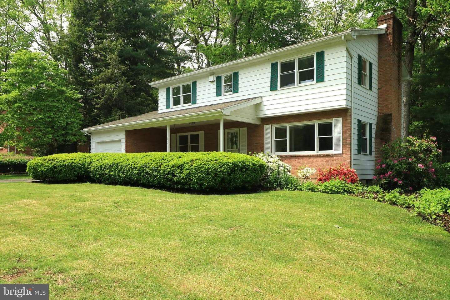 131 W Marylyn Avenue photo 2