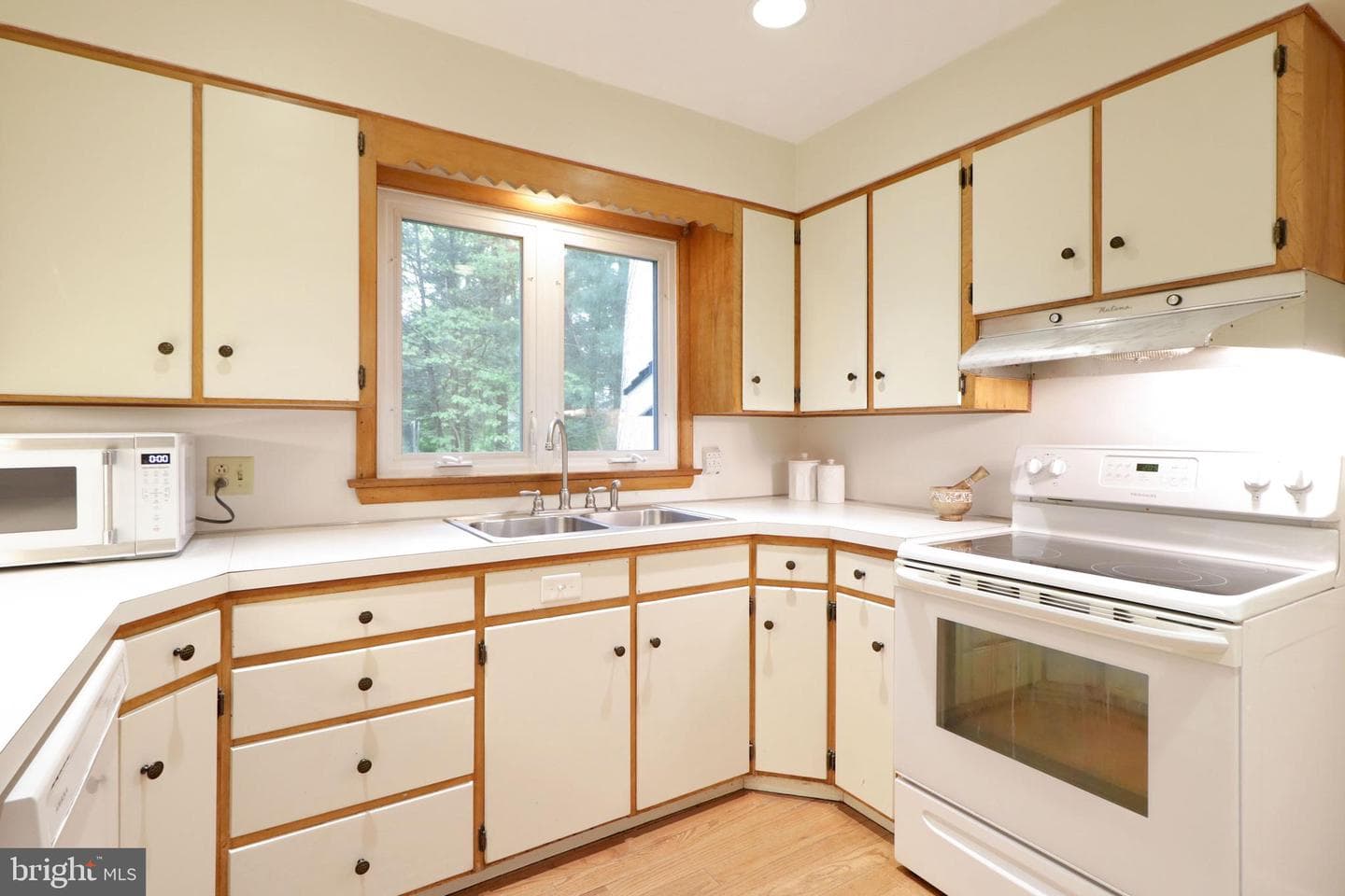 131 W Marylyn Avenue photo 25