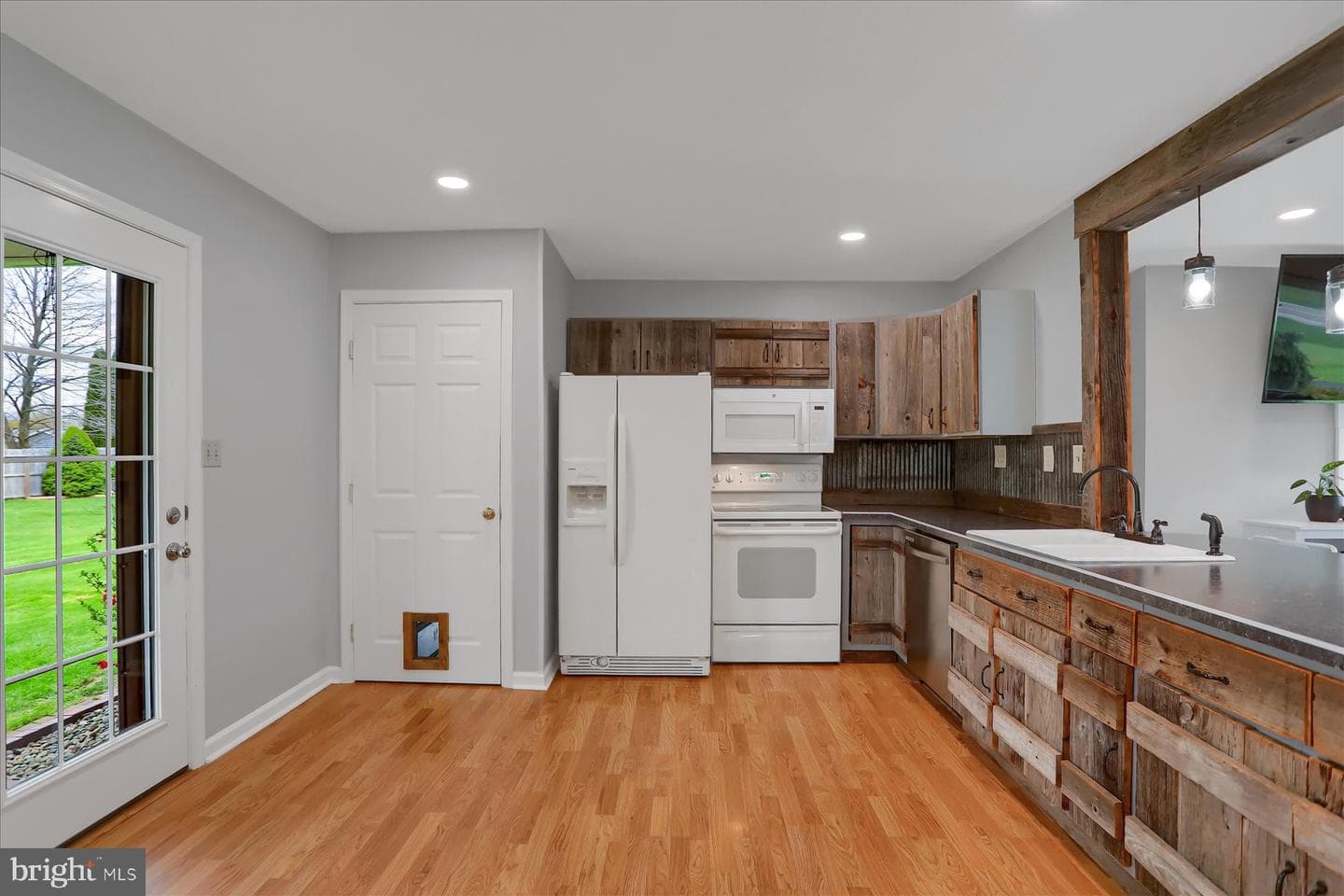 1663 E College Avenue photo 8