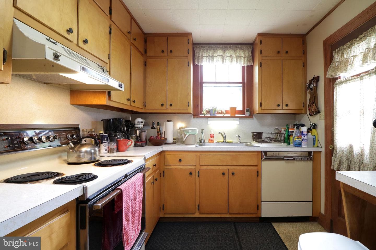441-445 Ridge Avenue photo 24
