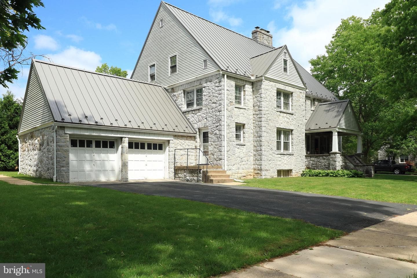 441-445 Ridge Avenue photo 4