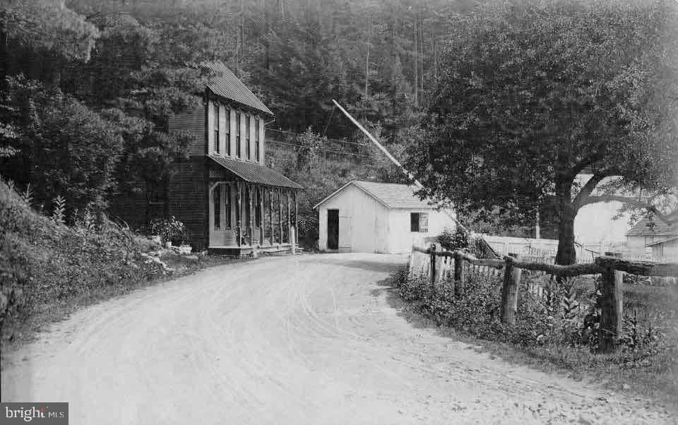 222 Millheim Narrows photo 6
