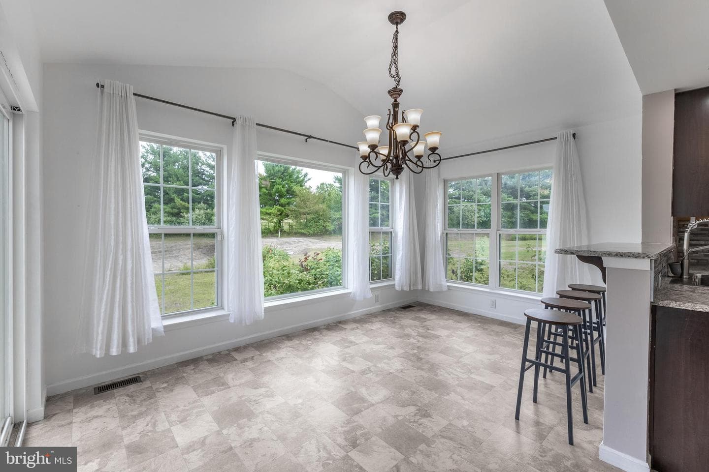 248 Amberleigh Lane photo 8