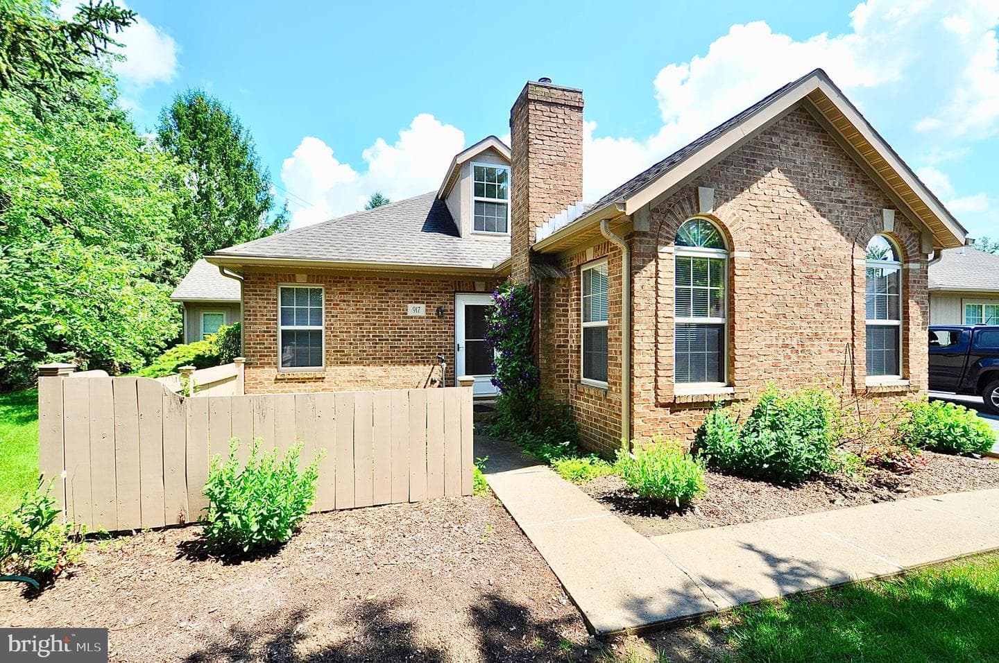 917 Hart Circle photo 1