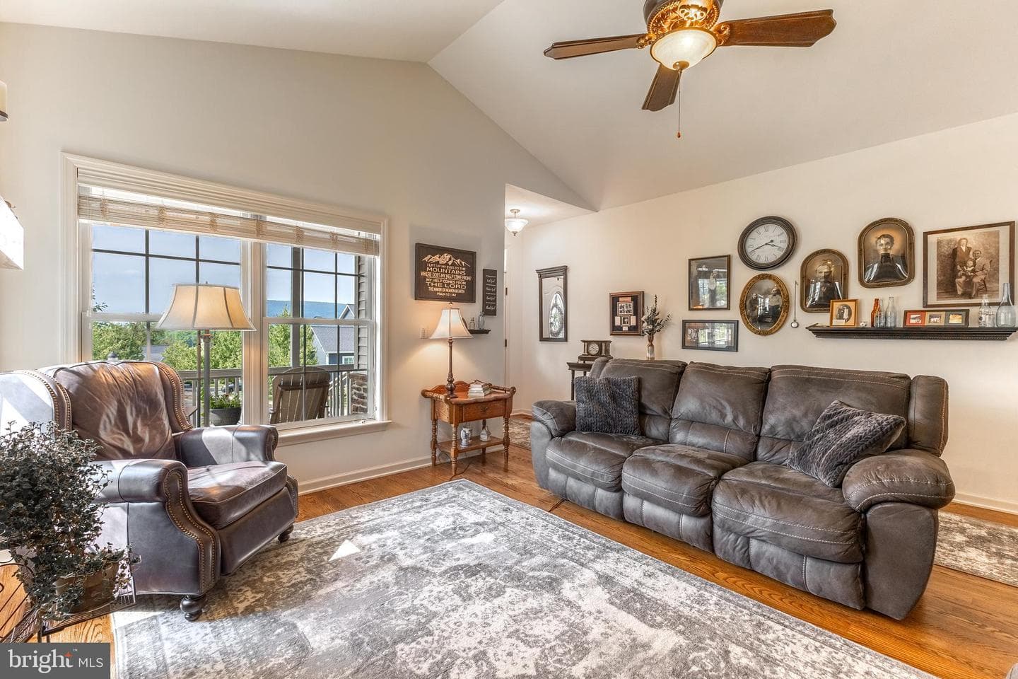 120 Emma Court photo 11