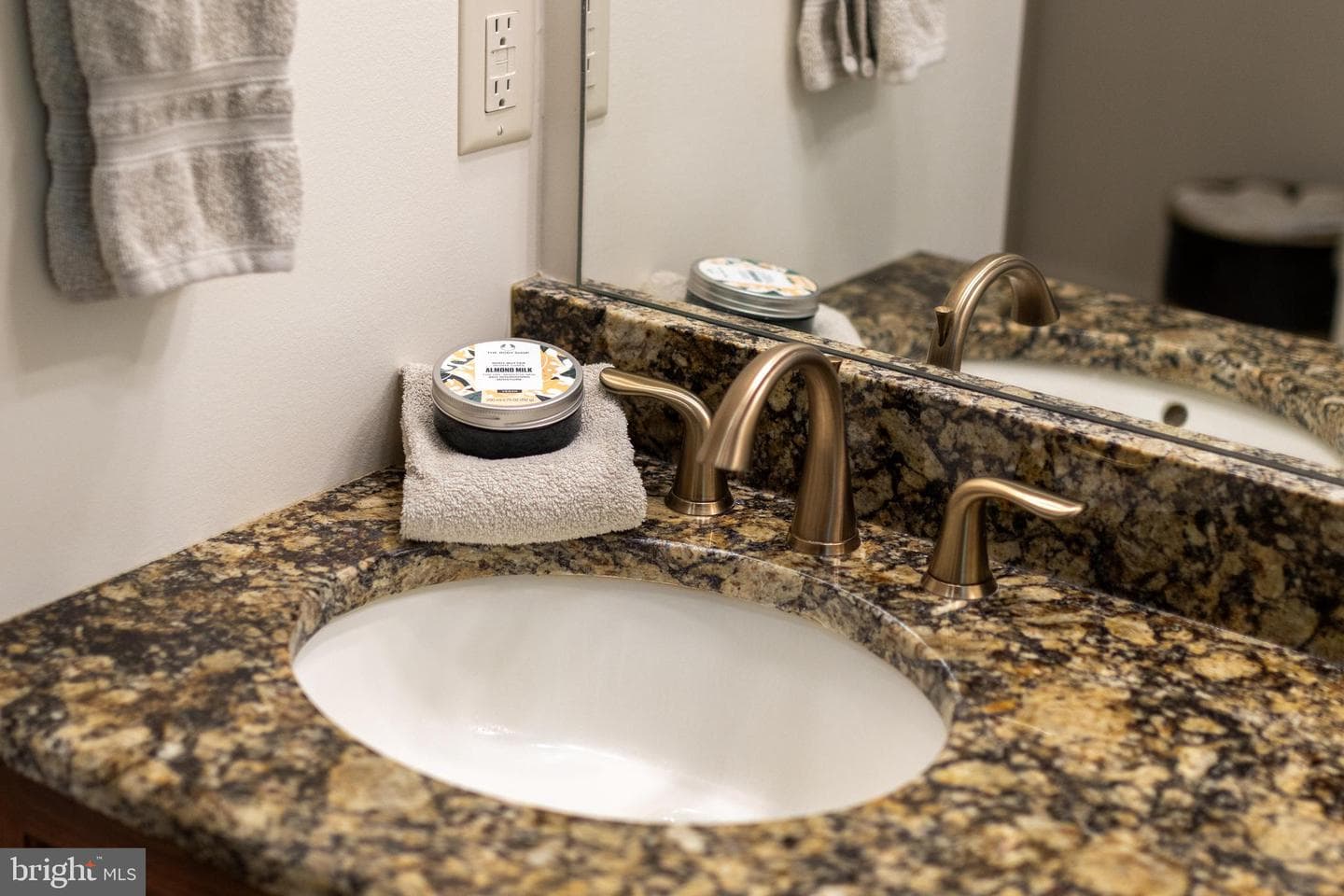 120 Emma Court photo 32