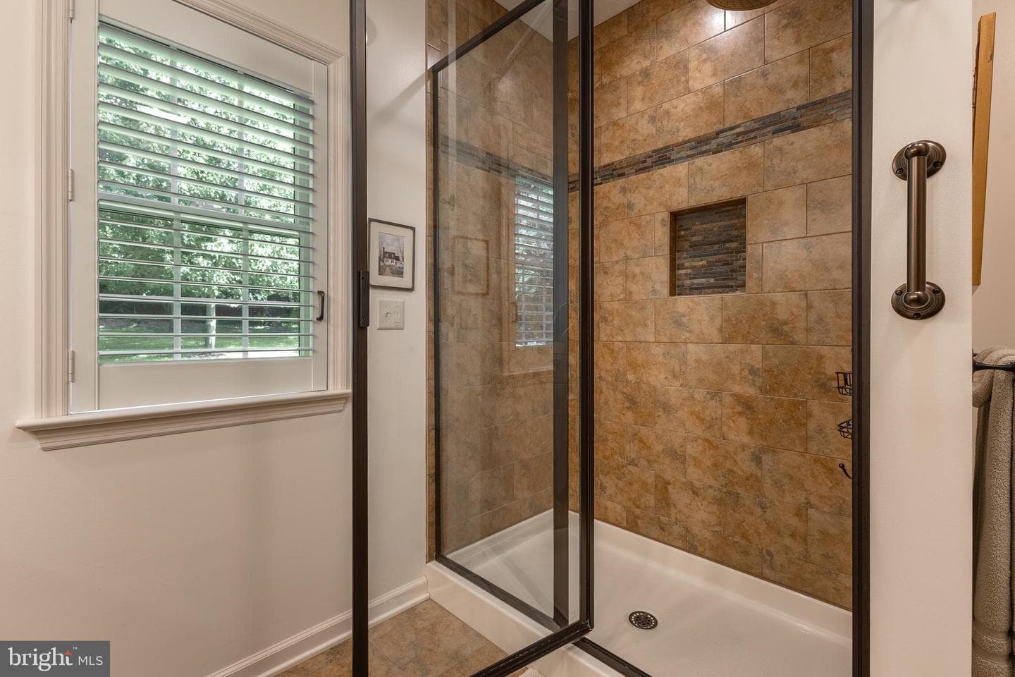 120 Emma Court photo 33