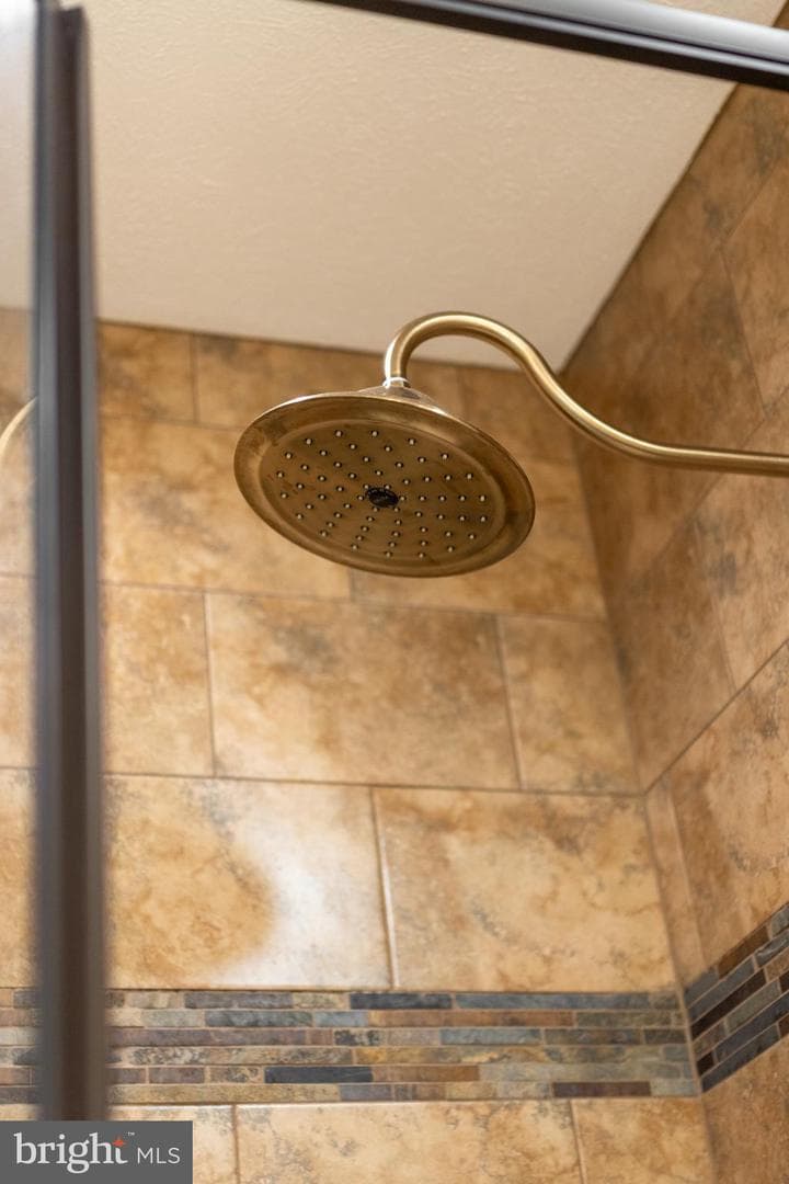 120 Emma Court photo 34