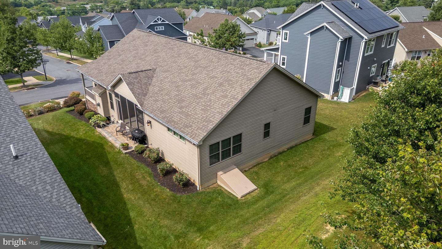 120 Emma Court photo 40