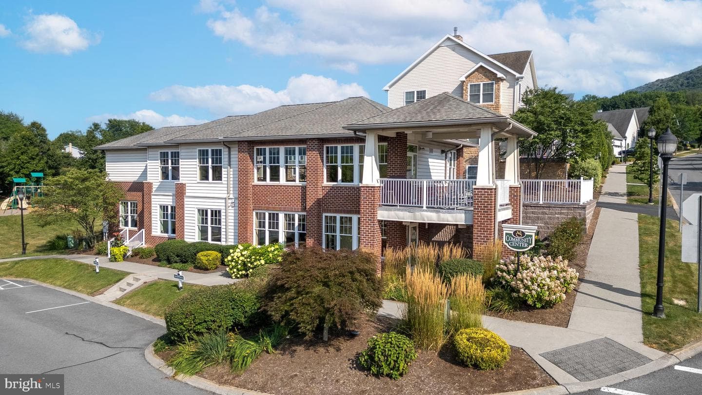 120 Emma Court photo 44