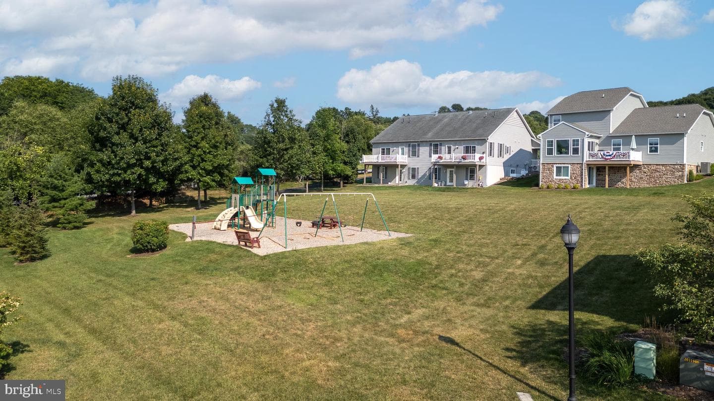 120 Emma Court photo 46