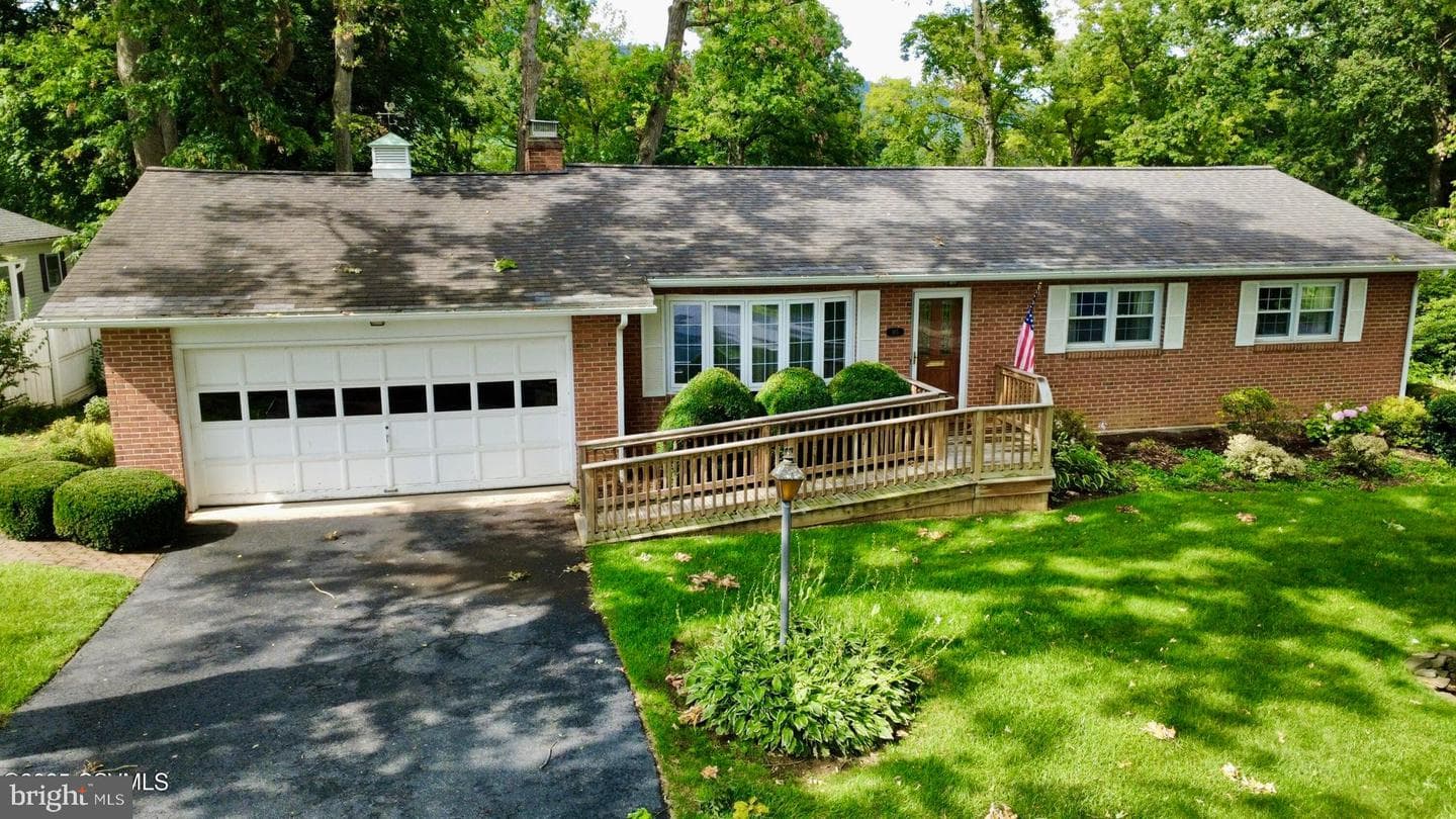 915 Woodland Drive photo 1