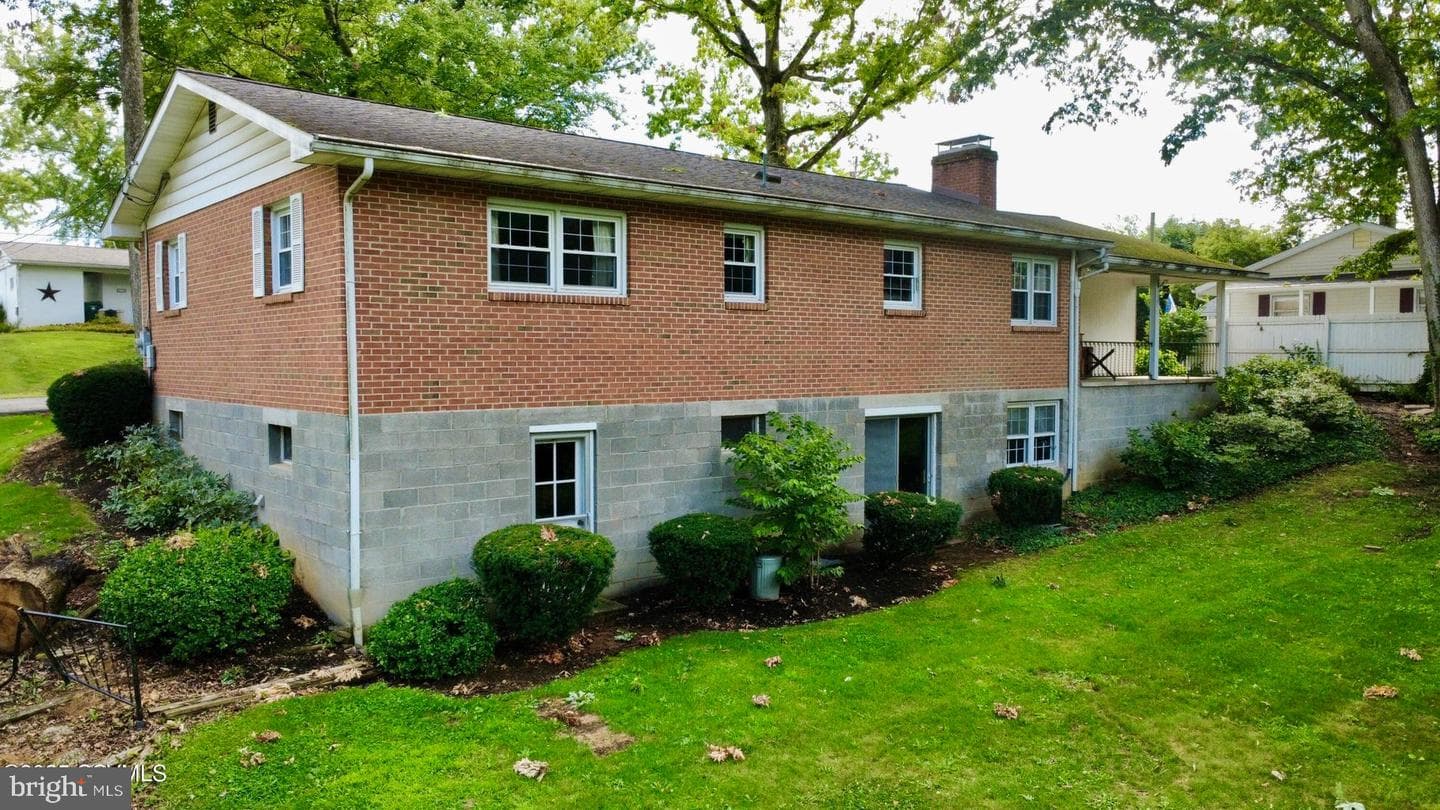 915 Woodland Drive photo 3