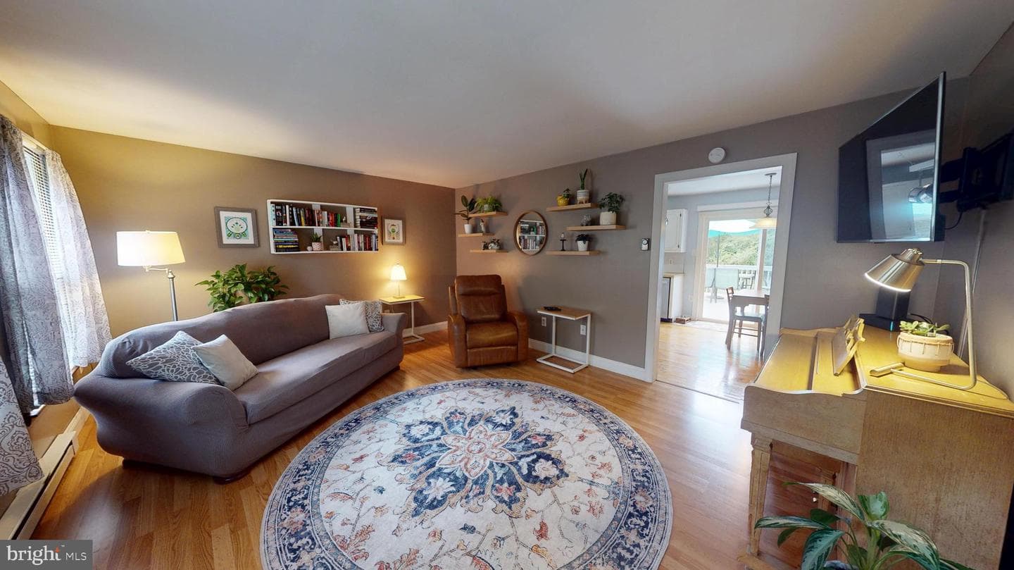 133 Creekside Drive photo 4