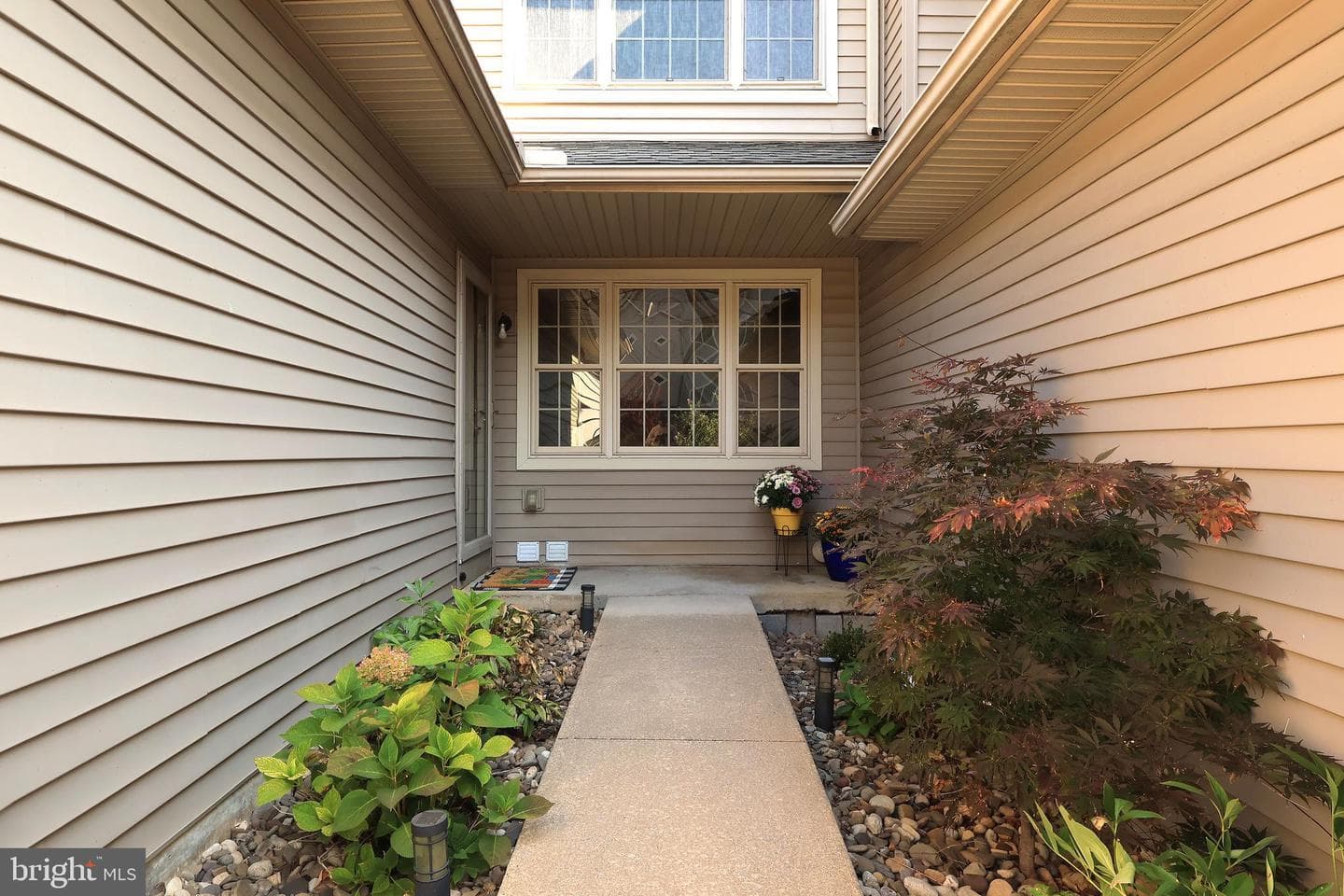 652 B Oakwood Avenue photo 2