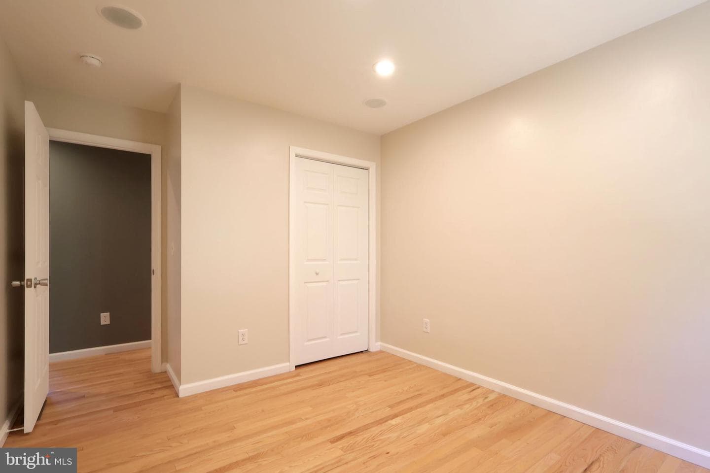 652 B Oakwood Avenue photo 22