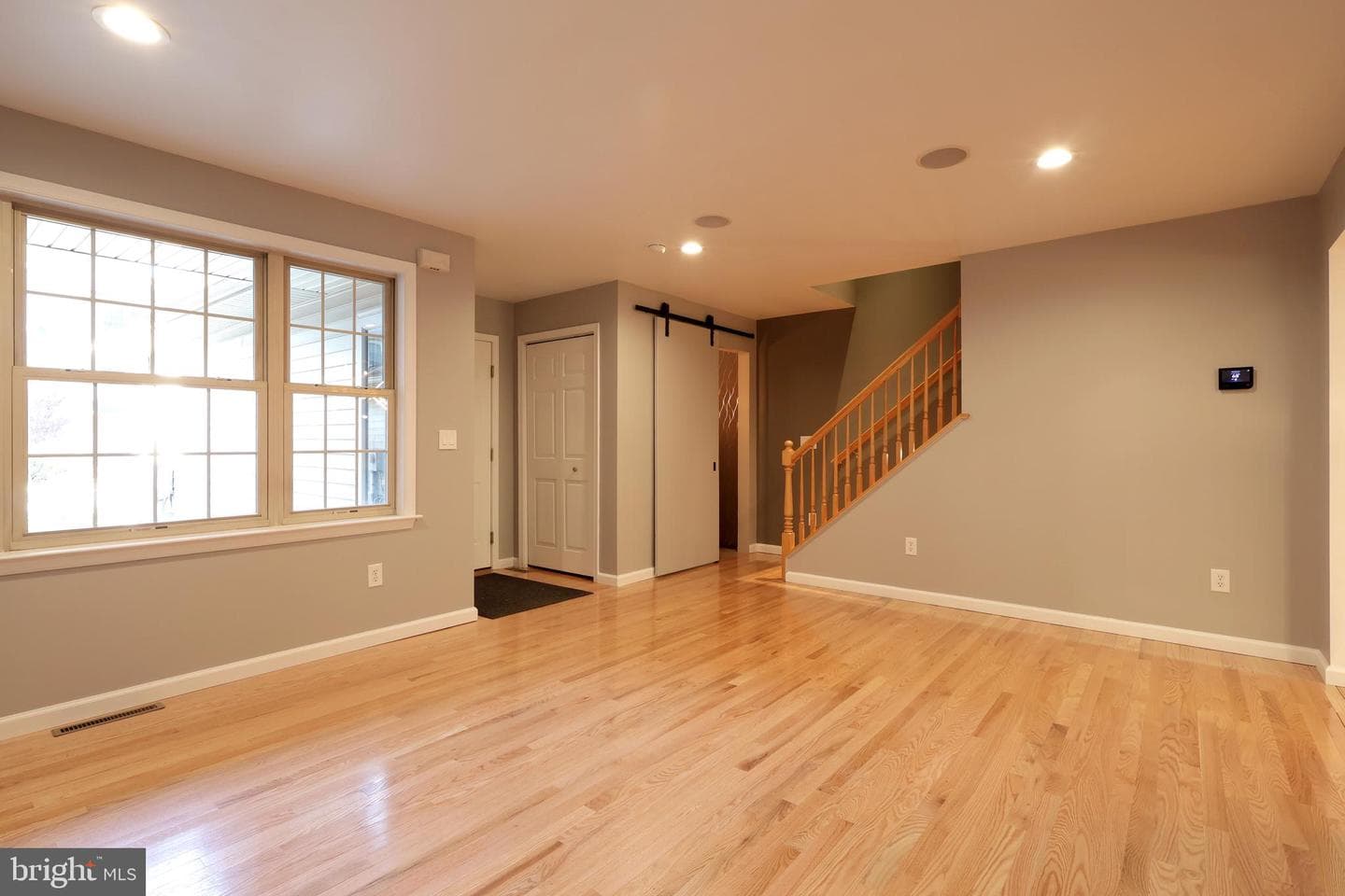 652 B Oakwood Avenue photo 5