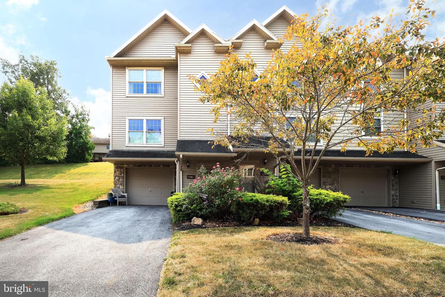 658 -A Oakwood Avenue photo 1