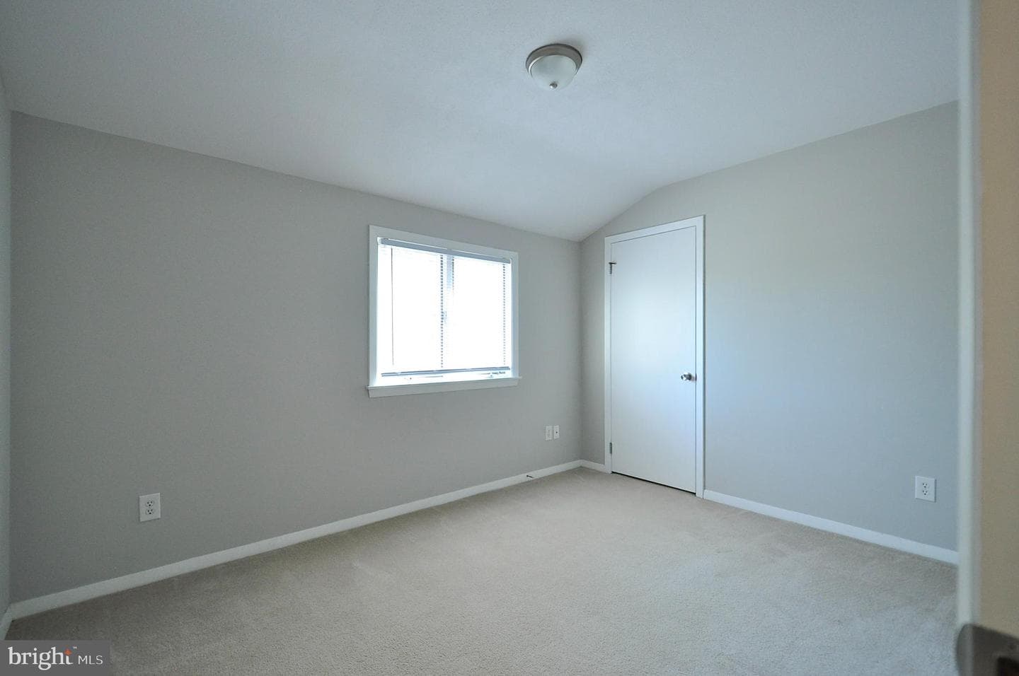 100 Rainlo Street photo 19