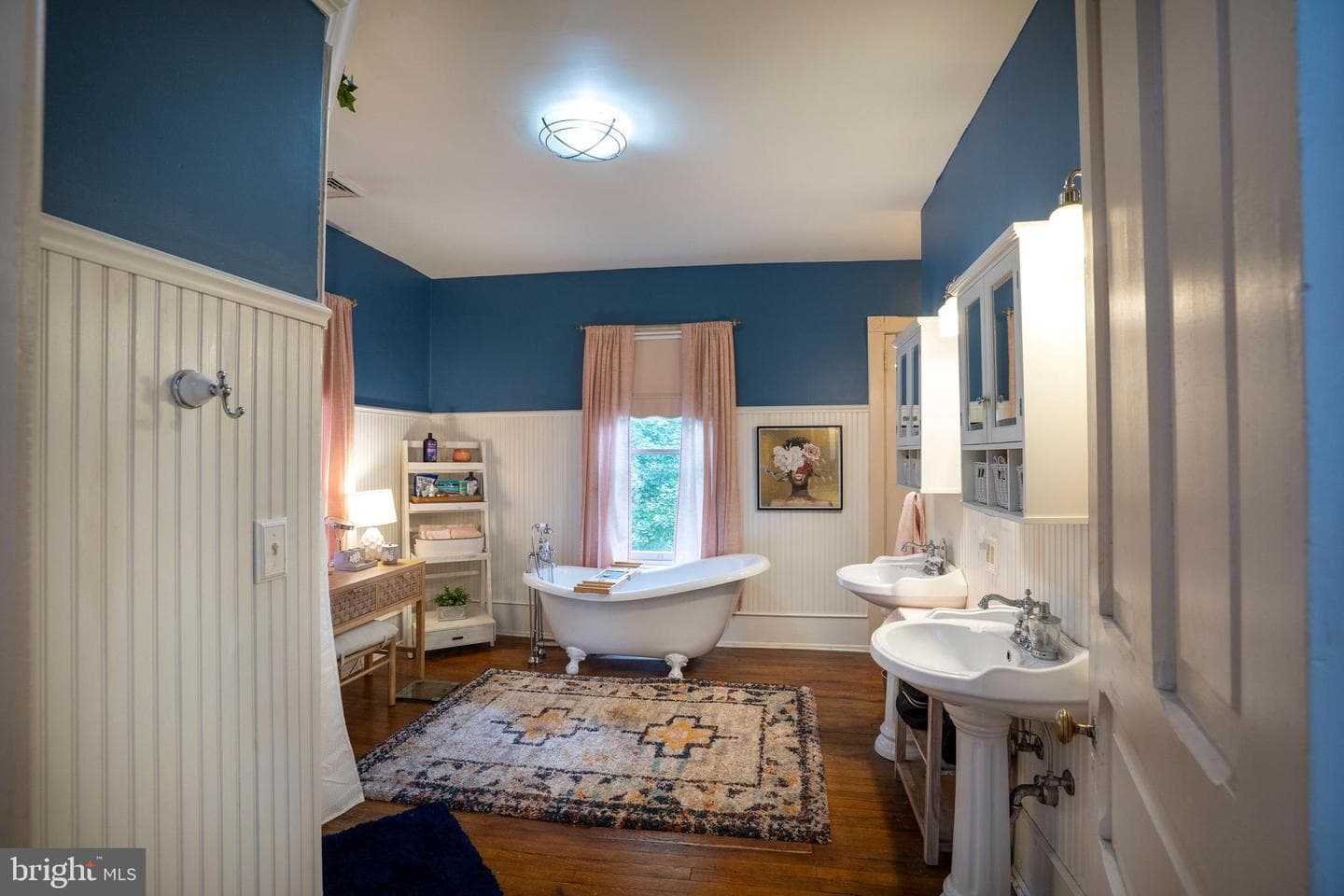 140 E Linn Street photo 44