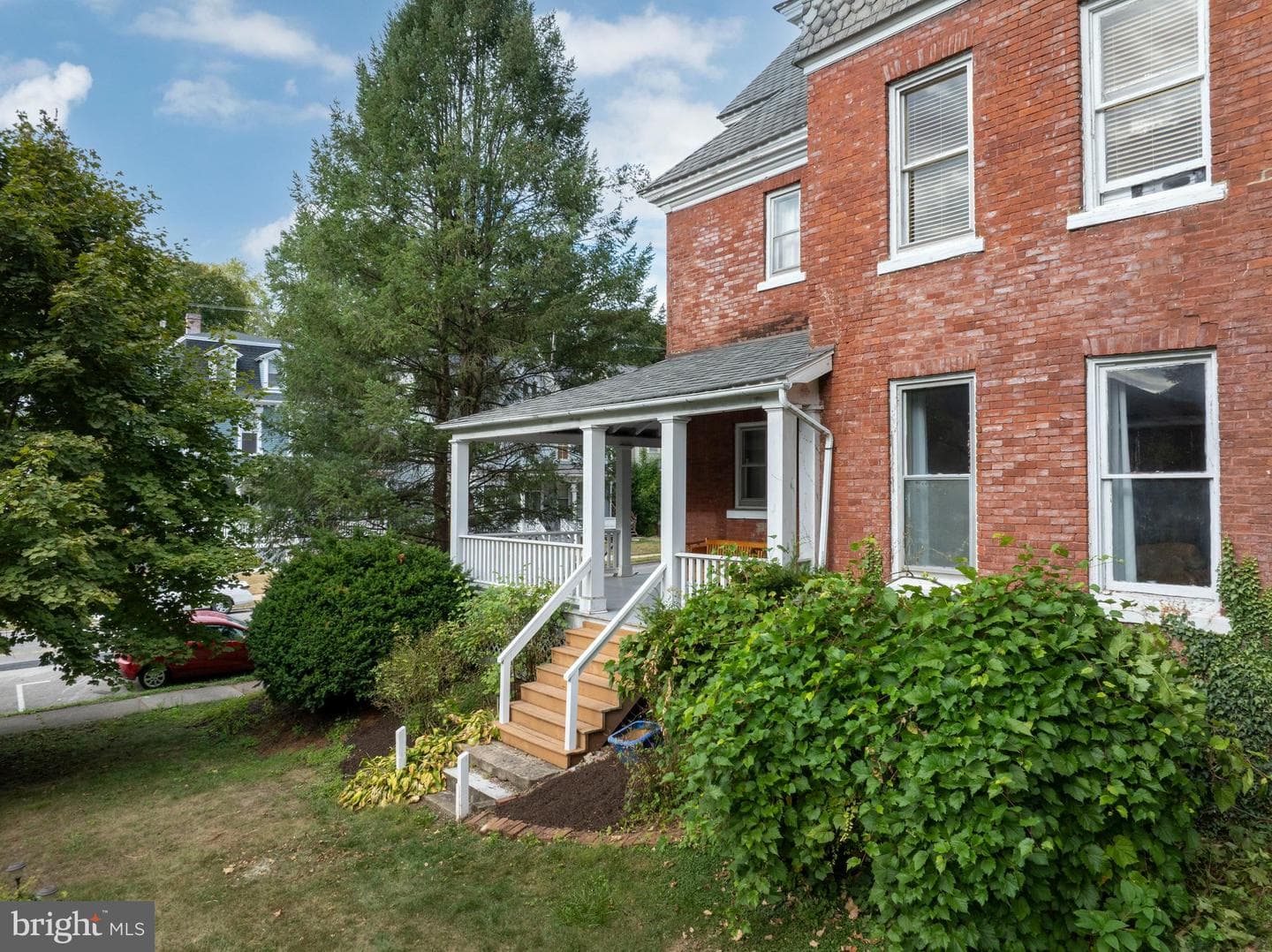140 E Linn Street photo 66