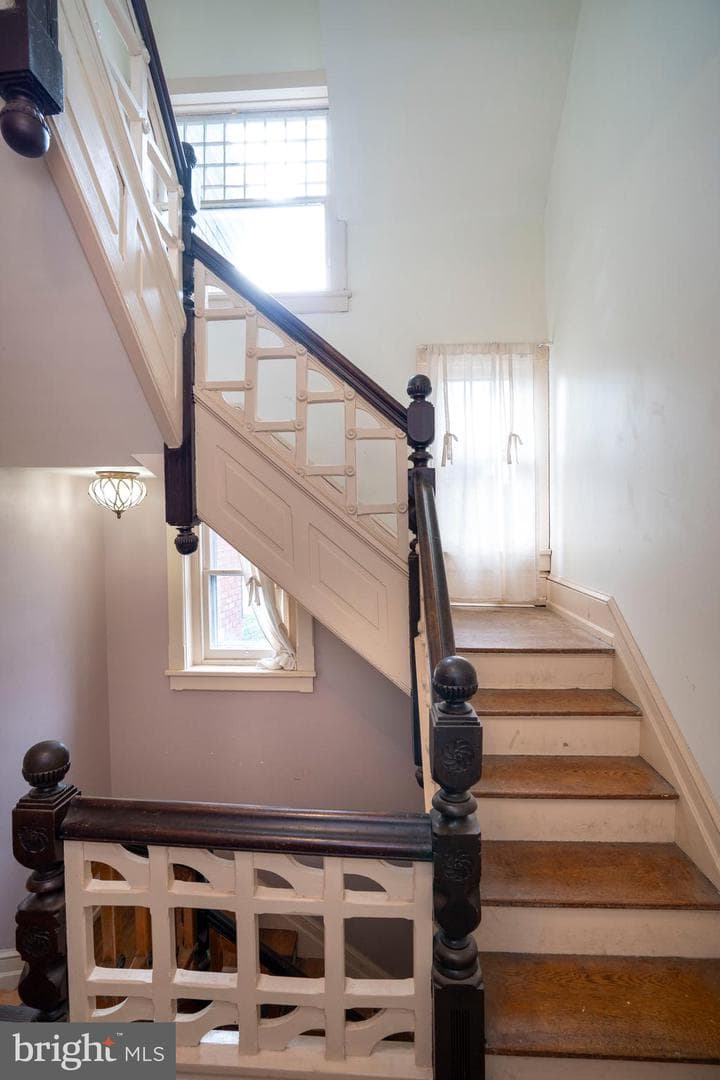 140 E Linn Street photo 70