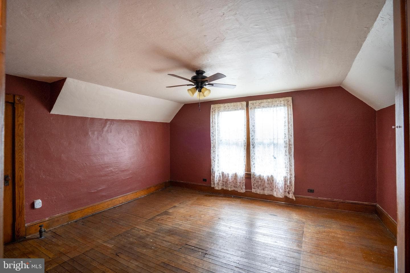 140 E Linn Street photo 74