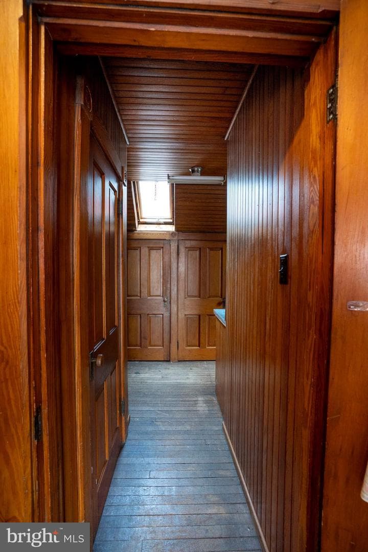 140 E Linn Street photo 76
