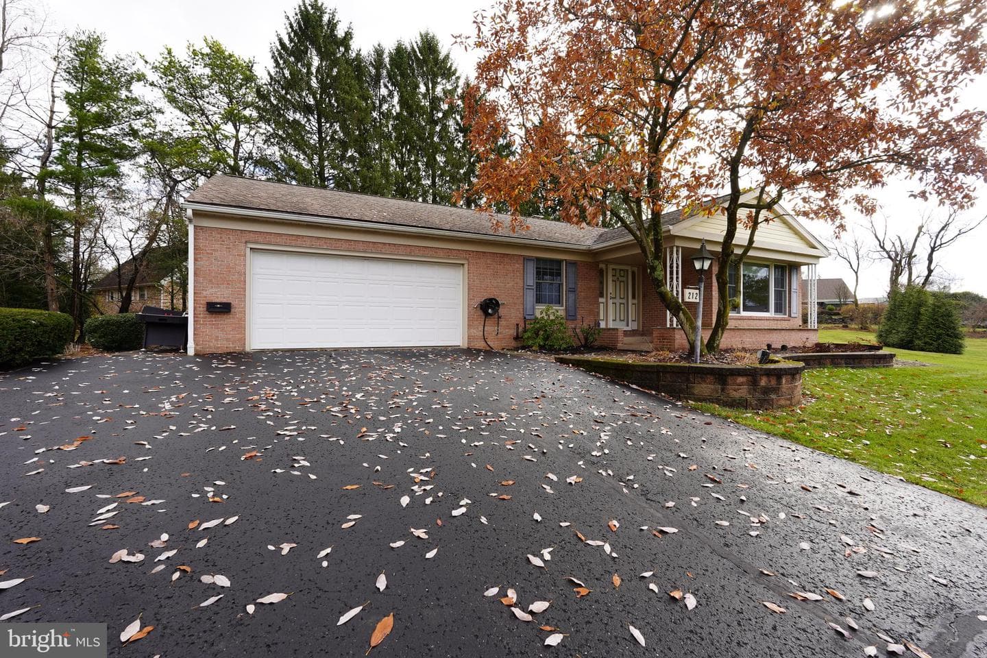 212 Seneca Circle photo 2