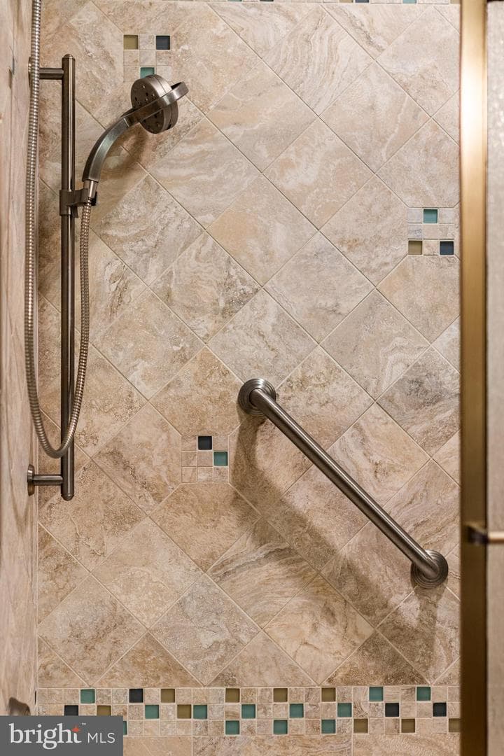 212 Seneca Circle photo 43
