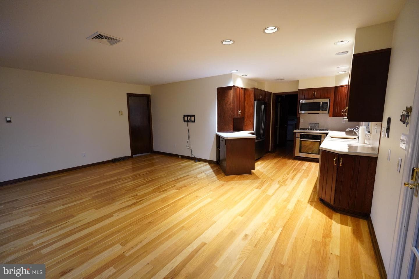 212 Seneca Circle photo 7