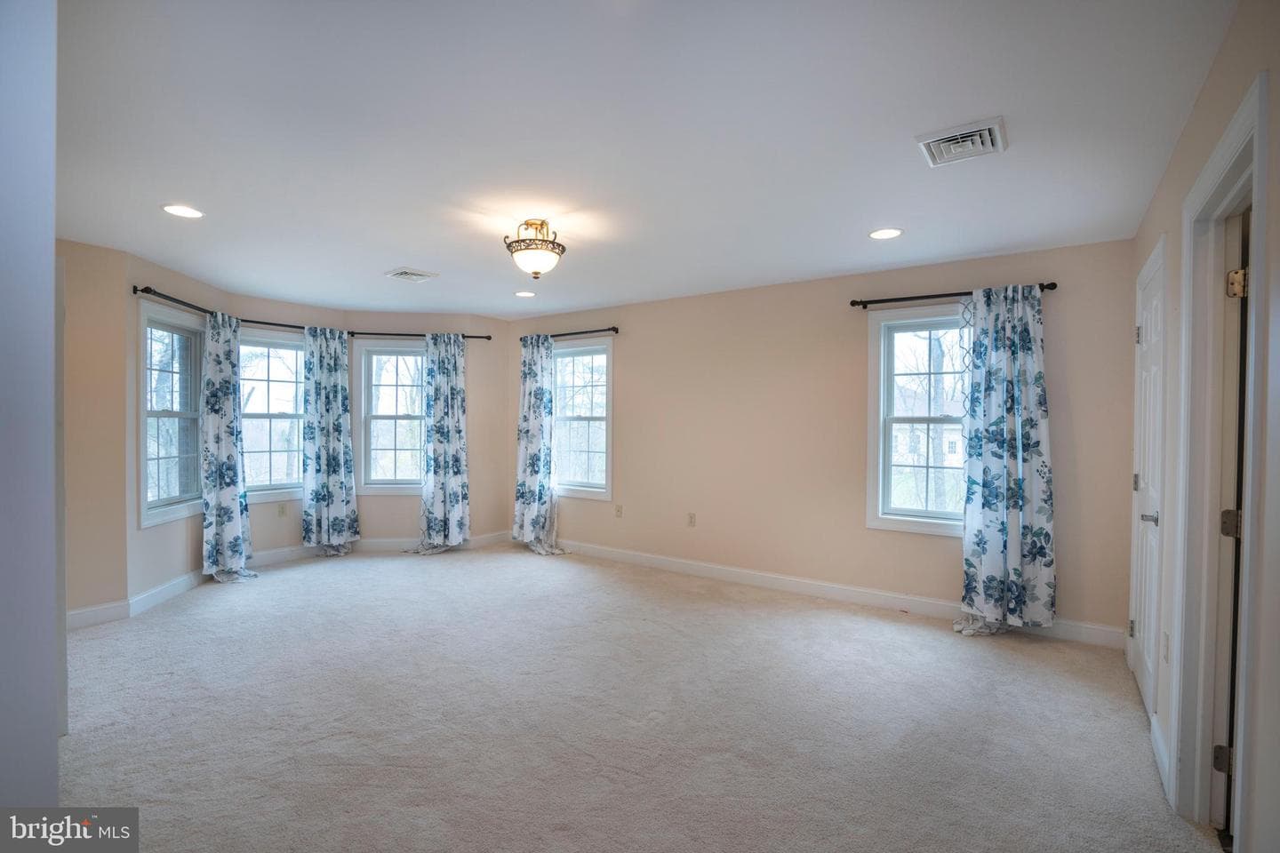 120 Meadowview Drive photo 32