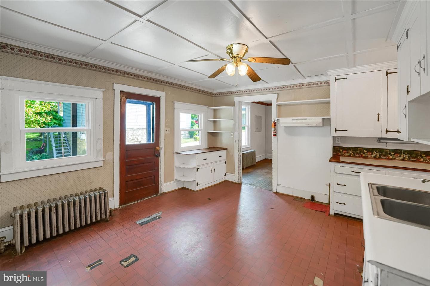 237 E Bishop Street photo 32