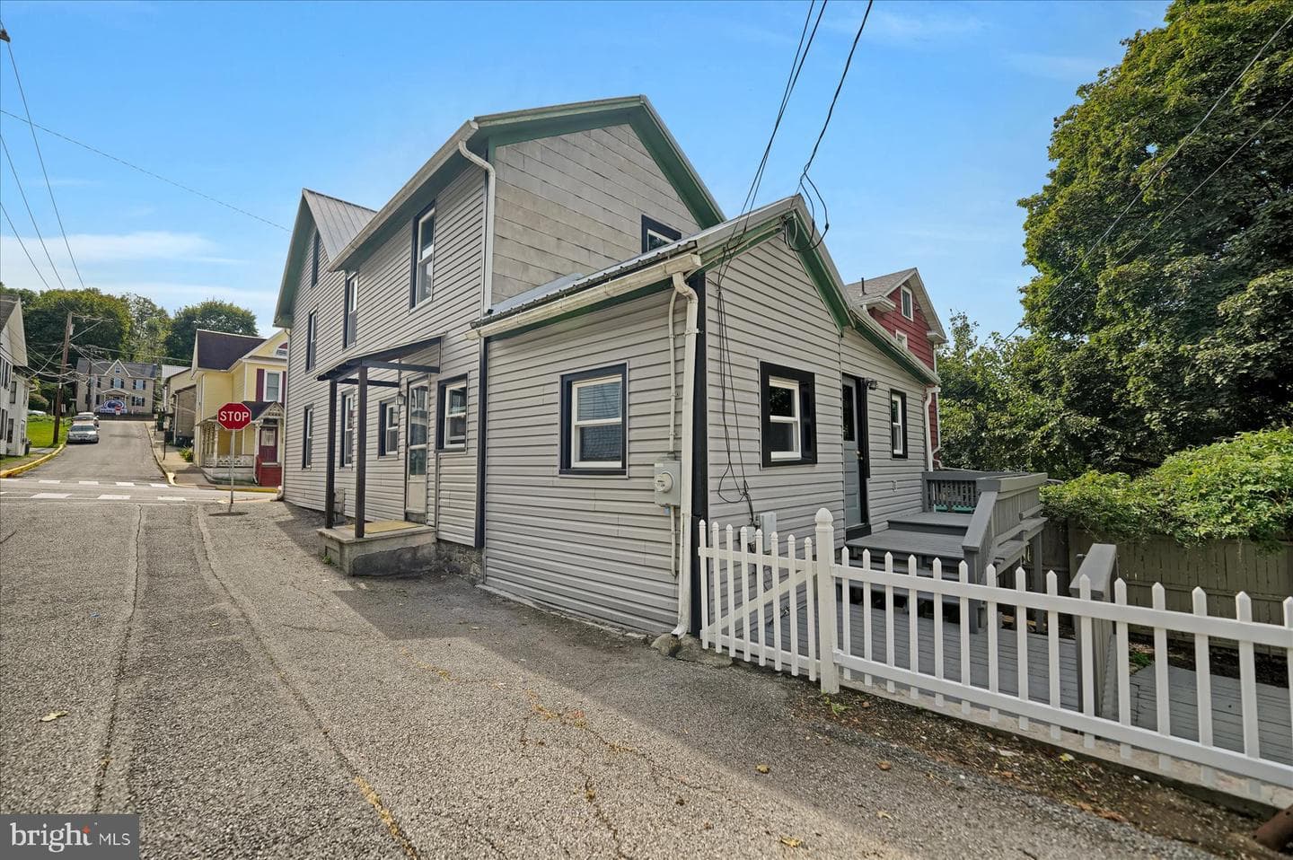 237 E Bishop Street photo 37