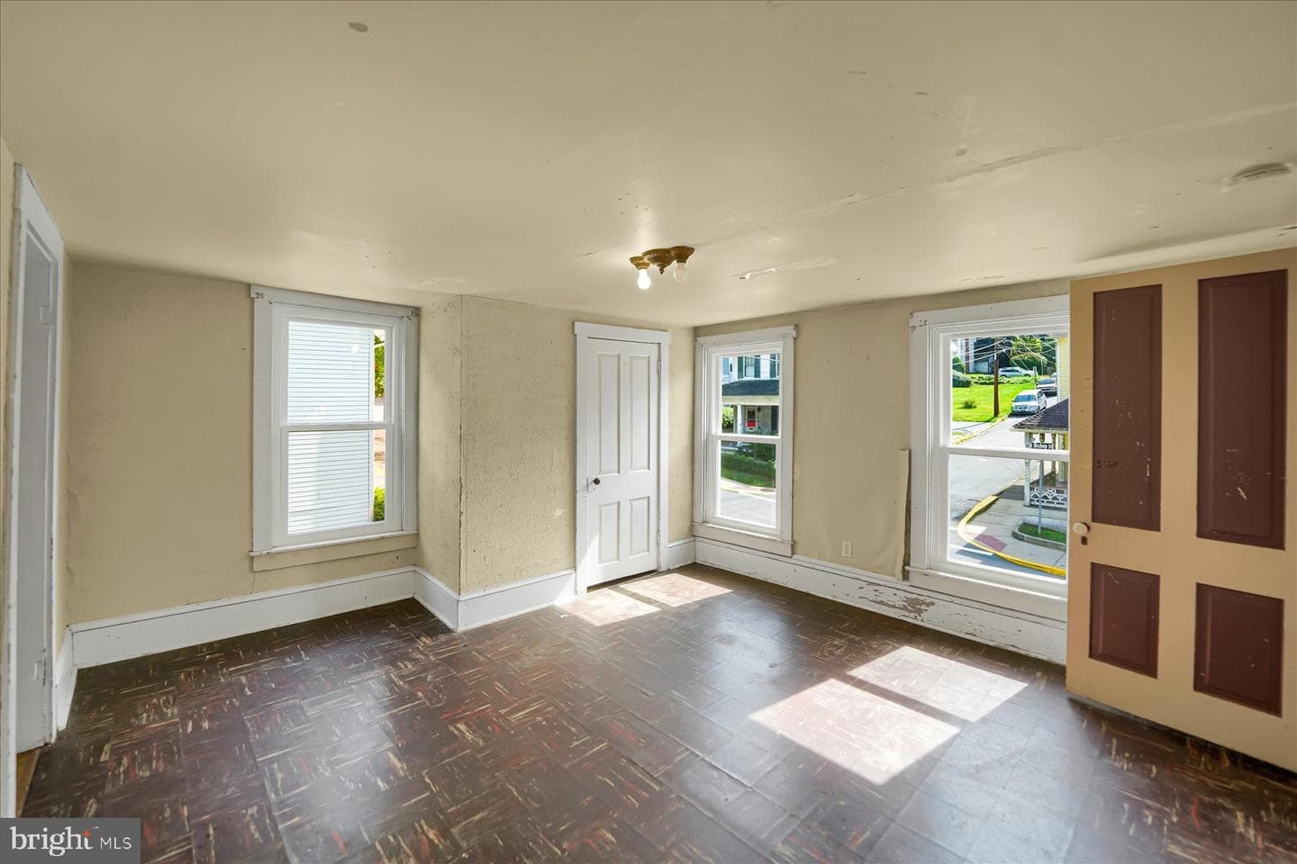 237 E Bishop Street photo 4