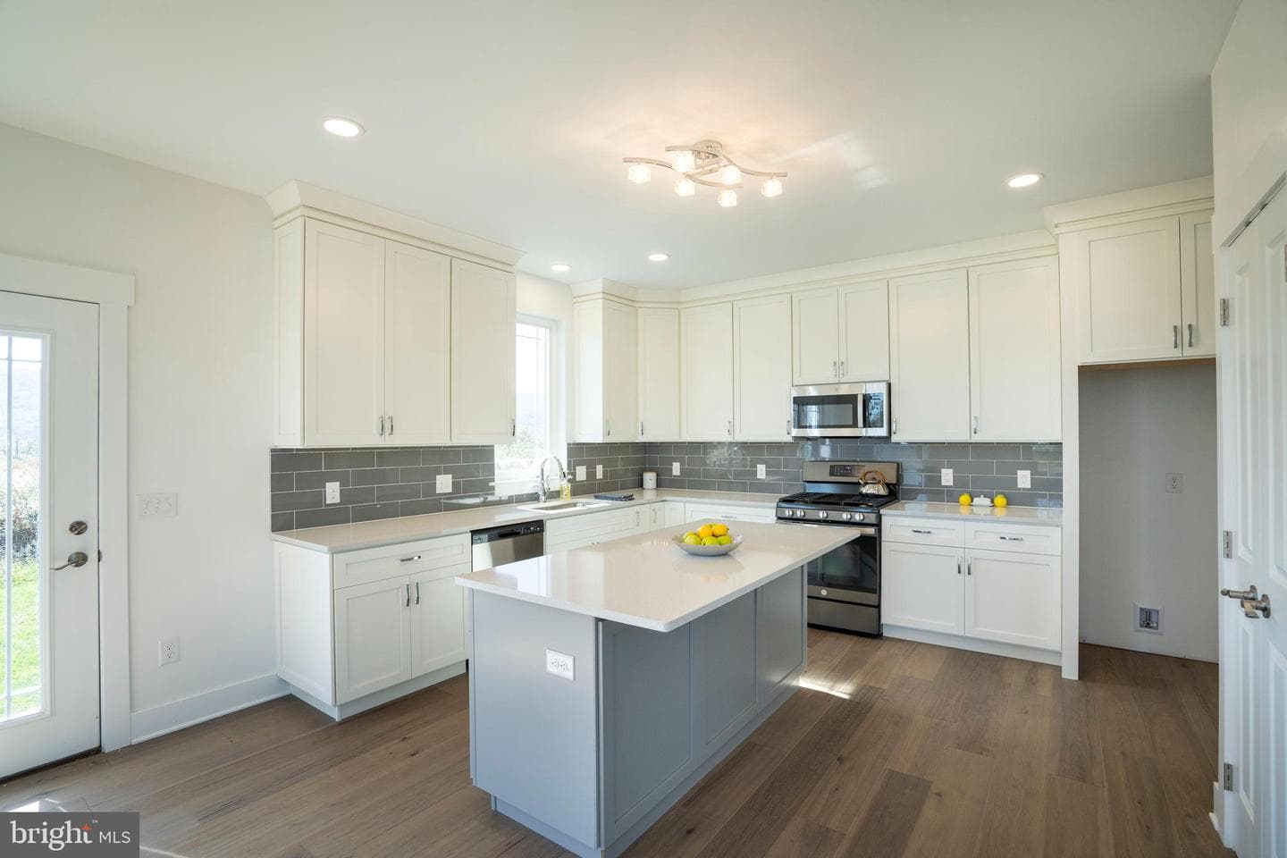 178 Apple View Drive photo 4